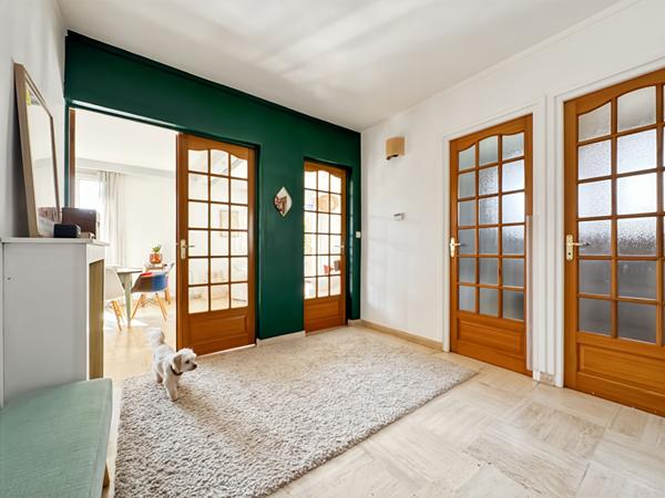 MAISON EN CENTRE-VILLE AVEC SOUS-SOL TOTAL ET RIVIERE DANS LE JARDIN