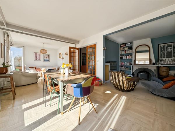 MAISON EN CENTRE-VILLE AVEC SOUS-SOL TOTAL ET RIVIERE DANS LE JARDIN