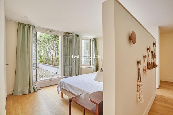 Location - 7ème arrondissement - 5 pièces - 180 m² - Terrasse de 40 m²