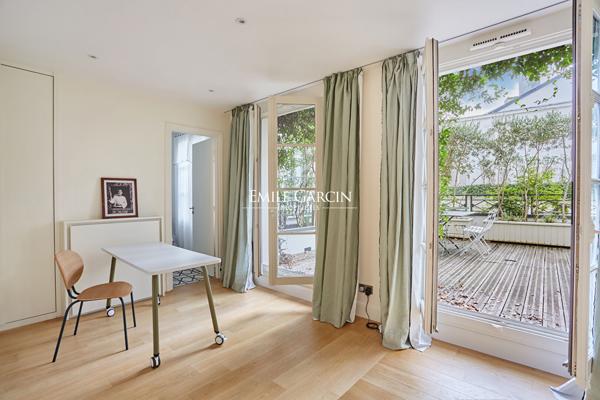 Location - 7ème arrondissement - 5 pièces - 180 m² - Terrasse de 40 m²