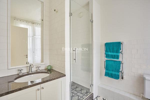 Location - 7ème arrondissement - 5 pièces - 180 m² - Terrasse de 40 m²