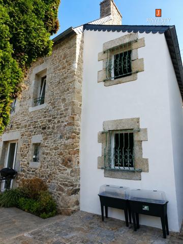 BELLE PROPRIETE DE CARACTERE - HENNEBONT COEUR DE VILLE
