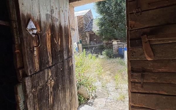 Maison à vendre    2 pièces •  Servières