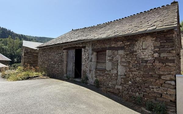 Maison à vendre    2 pièces •  Servières