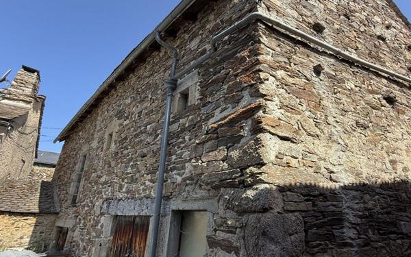 Maison à vendre    2 pièces •  Servières