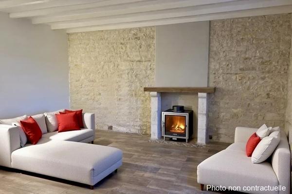 Manor house in a peaceful countryside setting, covered swimming pool, outbuildings, carport – 167 sqm