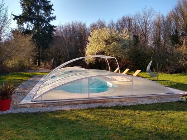 Manor house in a peaceful countryside setting, covered swimming pool, outbuildings, carport – 167 sqm