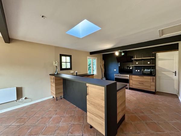 Manor house in a peaceful countryside setting, covered swimming pool, outbuildings, carport – 167 sqm