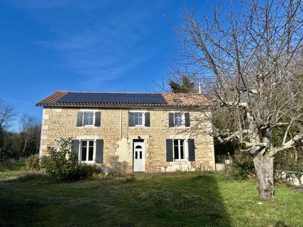 Manor house in a peaceful countryside setting, covered swimming pool, outbuildings, carport – 167 sqm