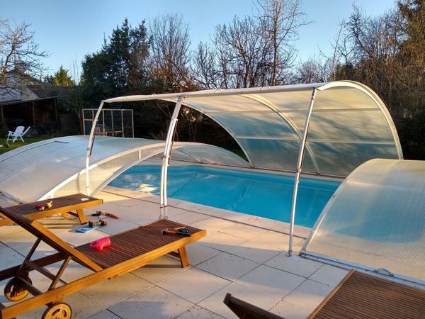 Manor house in a peaceful countryside setting, covered swimming pool, outbuildings, carport – 167 sqm