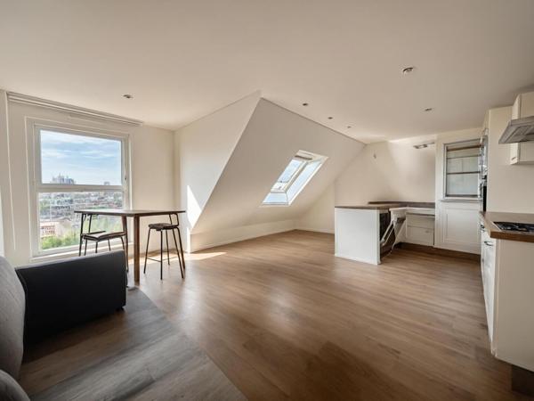 Dernier Etage 2 pièces 50 m2 Situation Rare Calme et Vues