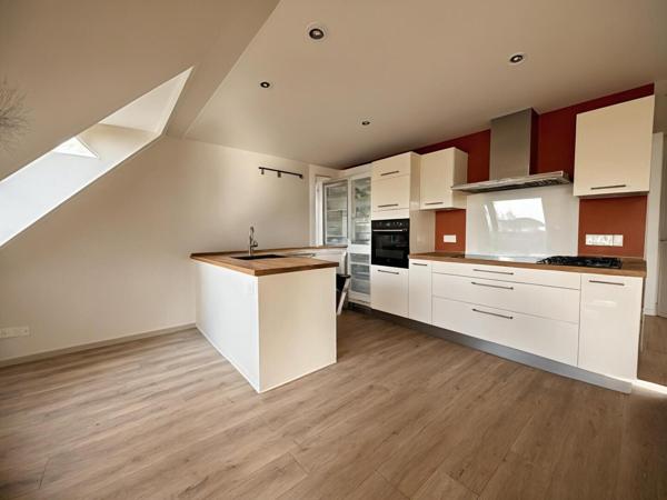 Dernier Etage 2 pièces 50 m2 Situation Rare Calme et Vues