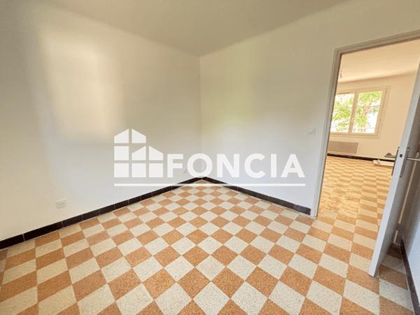 Location Appartement 4 pièces 62.8 m² - 84 RUE D'ALEP Toulon 83200