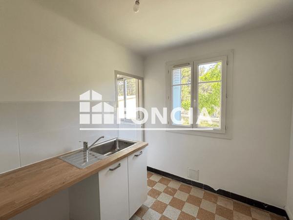 Location Appartement 4 pièces 62.8 m² - 84 RUE D'ALEP Toulon 83200