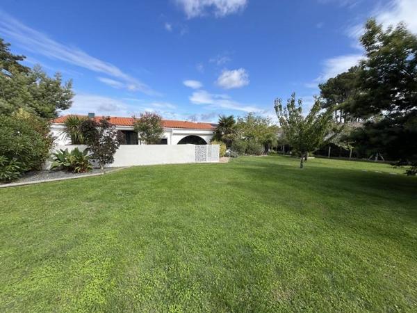 Maison à vendre |  Vaux-sur-Mer |  8 pièces | 246 m²