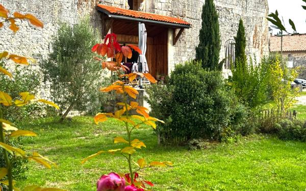 Maison à vendre    9 pièces •  Thénac