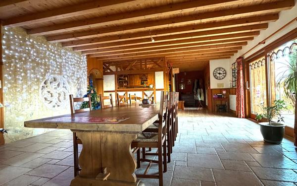 Maison à vendre    9 pièces •  Thénac