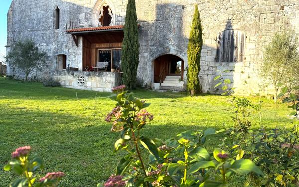 Maison à vendre    9 pièces •  Thénac