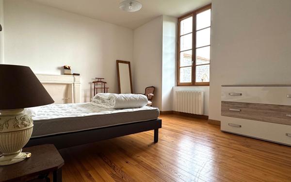 Maison à vendre    9 pièces •  Thénac