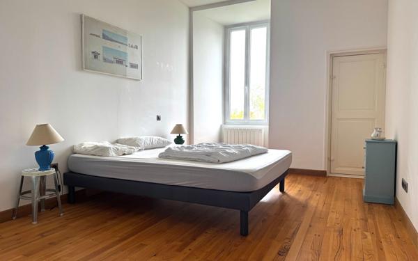 Maison à vendre    9 pièces •  Thénac