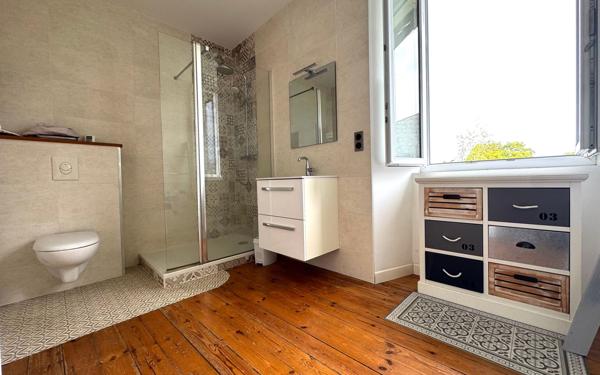 Maison à vendre    9 pièces •  Thénac