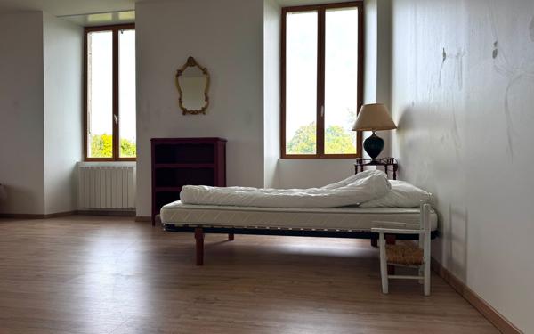 Maison à vendre    9 pièces •  Thénac