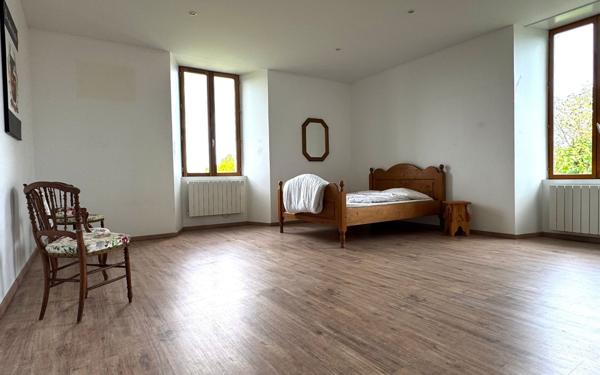 Maison à vendre    9 pièces •  Thénac