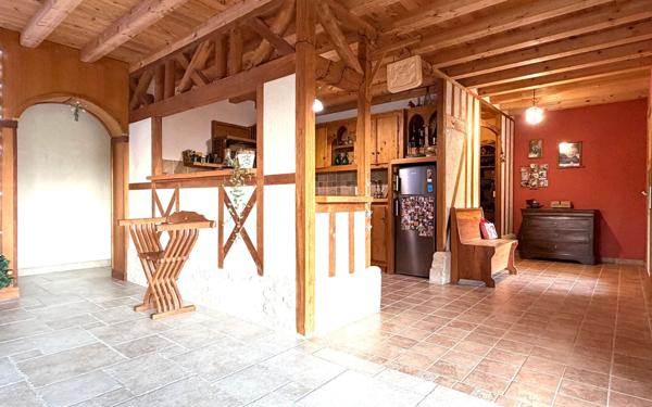 Maison à vendre    9 pièces •  Thénac