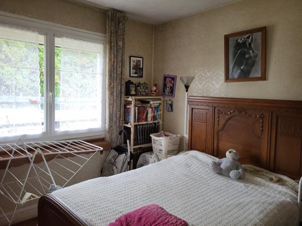 A 1 heure de PARIS, de REIMS et de TROYES : PAVILLON sur SOUS-SOL complet et DEPENDANCEde 60 m² sur 2518 m²