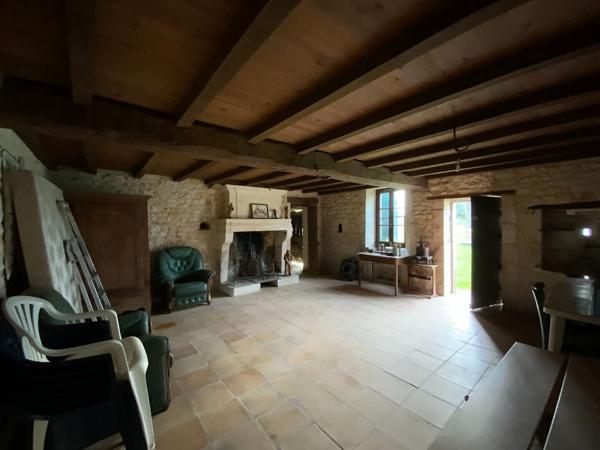 Propriété à la campagne avec dépendances et maison à rénover