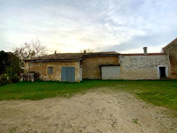 Propriété à la campagne avec dépendances et maison à rénover