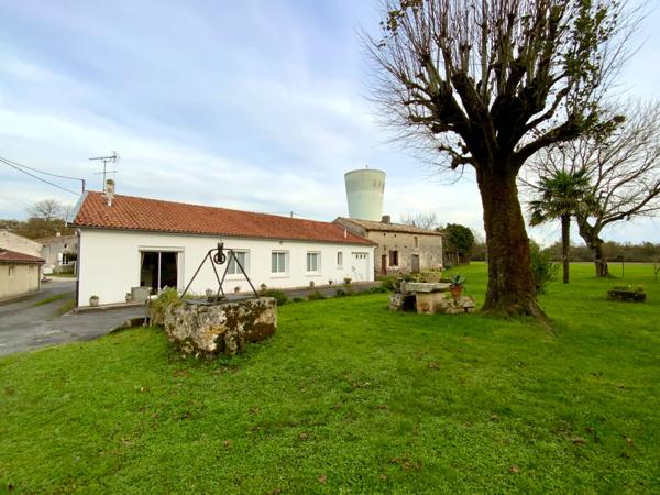 Propriété à la campagne avec dépendances et maison à rénover