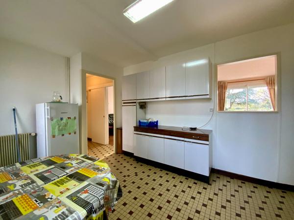 Propriété à la campagne avec dépendances et maison à rénover