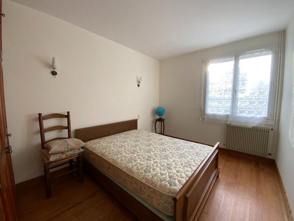 Propriété à la campagne avec dépendances et maison à rénover