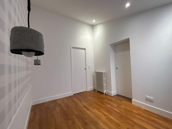 Maison de ville entièrement rénovée - Laval 6 pièce(s) - 103.81 m2 avec terrasse et jardin