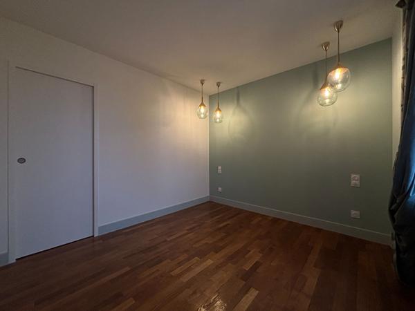 Maison de ville entièrement rénovée - Laval 6 pièce(s) - 103.81 m2 avec terrasse et jardin