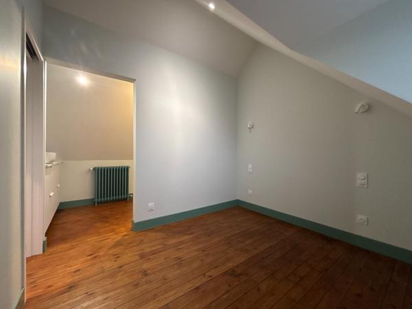 Maison de ville entièrement rénovée - Laval 6 pièce(s) - 103.81 m2 avec terrasse et jardin