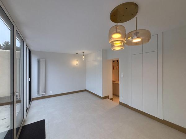 Maison de ville entièrement rénovée - Laval 6 pièce(s) - 103.81 m2 avec terrasse et jardin