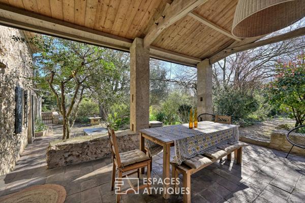 Ancienne ferme viticole revisitée avec atelier d’artiste et piscine