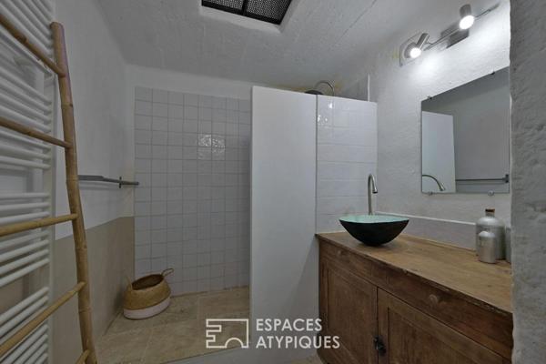 Ancienne ferme viticole revisitée avec atelier d’artiste et piscine