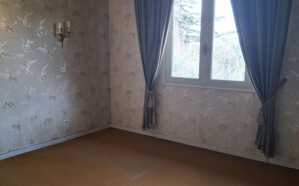 Maison à vendre    5 pièces •  Aussillon