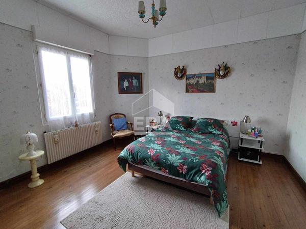 Maison et local commercial à Montpon-Ménestérol 8 pièces
