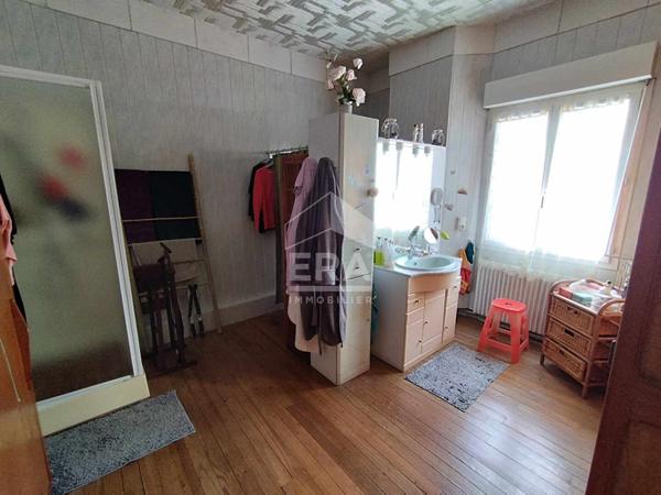 Maison et local commercial à Montpon-Ménestérol 8 pièces