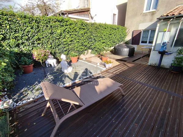 Maison et local commercial à Montpon-Ménestérol 8 pièces