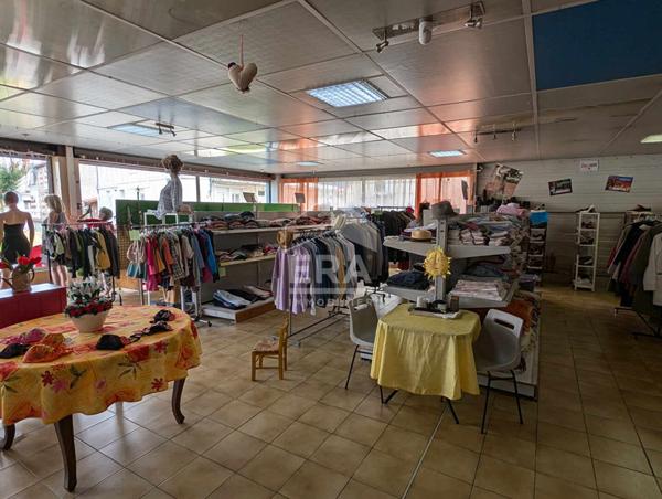 Maison et local commercial à Montpon-Ménestérol 8 pièces