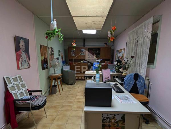 Maison et local commercial à Montpon-Ménestérol 8 pièces