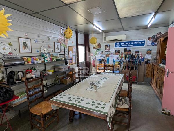 Maison et local commercial à Montpon-Ménestérol 8 pièces