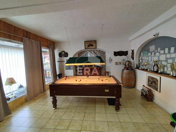 Maison et local commercial à Montpon-Ménestérol 8 pièces