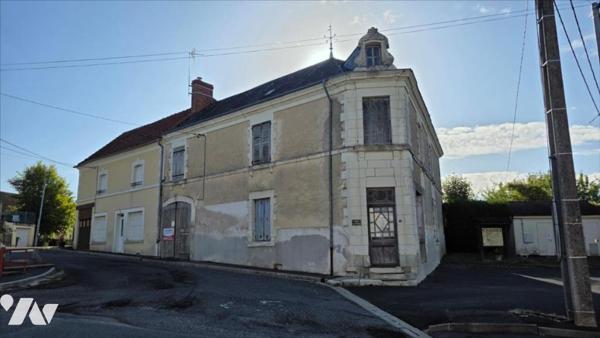 Dans le coeur de Bourg de Jeu Maloches Maison à restaurer