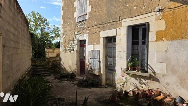 Dans le coeur de Bourg de Jeu Maloches Maison à restaurer